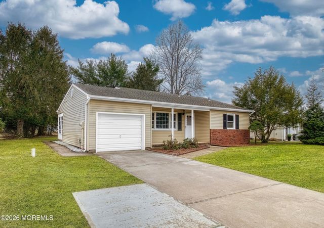 63 Brakenbury Drive, Toms River, NJ 08757