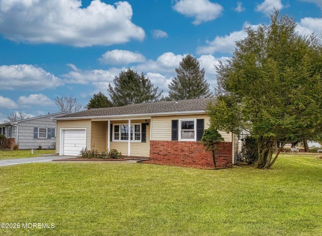 63 Brakenbury Drive, Toms River, NJ 08757