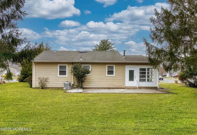 63 Brakenbury Drive, Toms River, NJ 08757