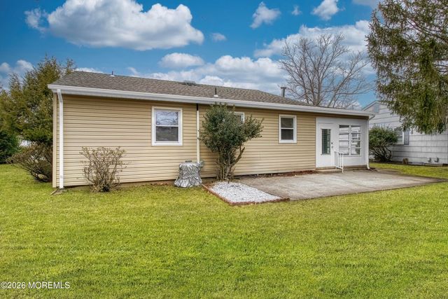 63 Brakenbury Drive, Toms River, NJ 08757