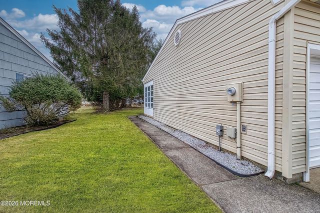 63 Brakenbury Drive, Toms River, NJ 08757