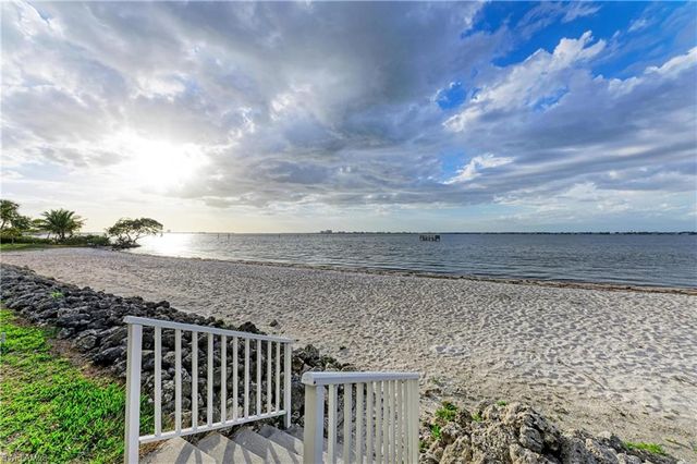 14813 Laguna DR 401, Fort Myers, FL 33908