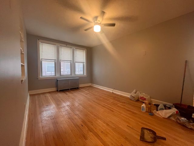 1624 W Sherwin Avenue 2N, Chicago, IL 60626