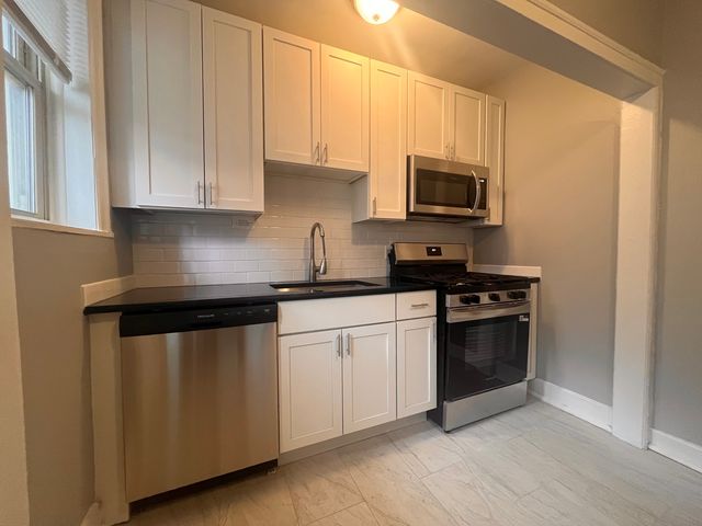 1624 W Sherwin Avenue 2N, Chicago, IL 60626