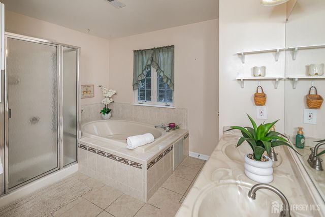 4 Gramercy Road, South Brunswick, NJ 08852