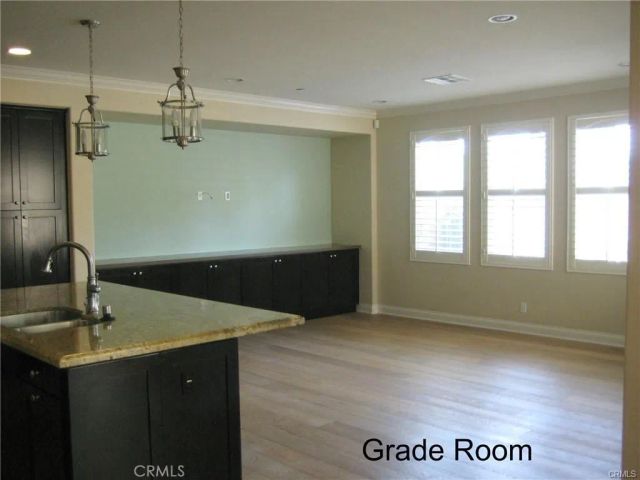 102 Shadowbrook, Irvine, CA 92604