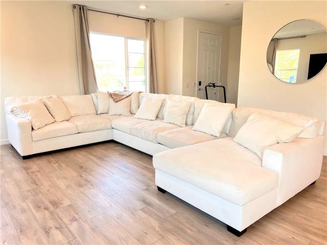 27620 Symphony Place, Valencia, CA 91381