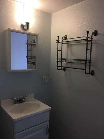 1036 E 43rd ST B, Austin, TX 78751