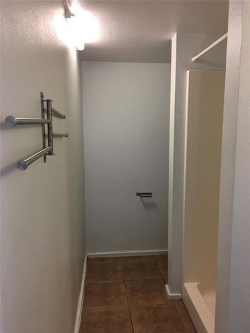 1036 E 43rd ST B, Austin, TX 78751