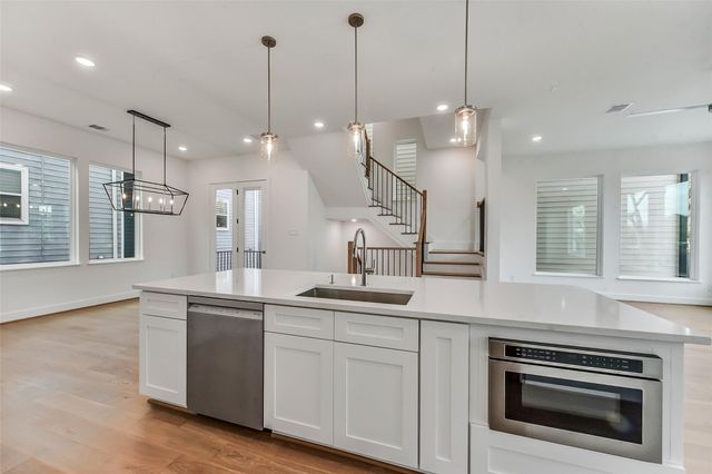 806 Fisher Street G, Houston, TX 77018