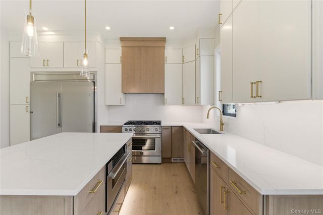 130 Albany Avenue, Westbury, NY 11590