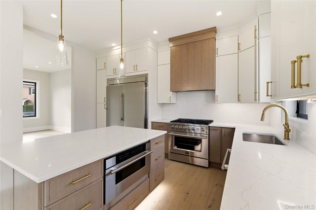 130 Albany Avenue, Westbury, NY 11590