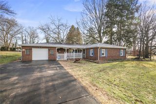 199 Ellis Ave, Hermitage, PA 16148