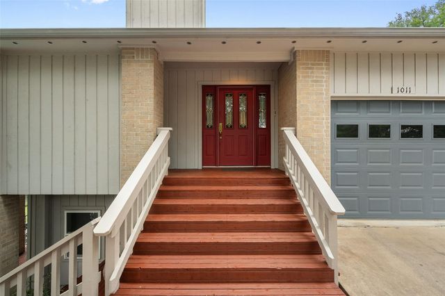 1011 Ridge Point DR, Marble Falls, TX 78654
