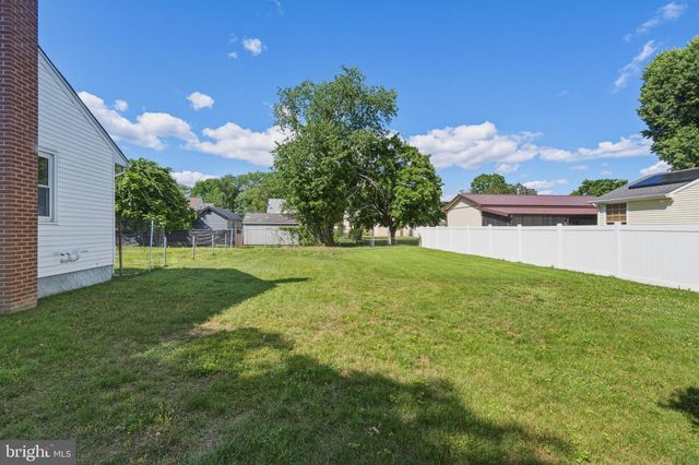 425 ERIE AVE, Penns Grove, NJ 08069