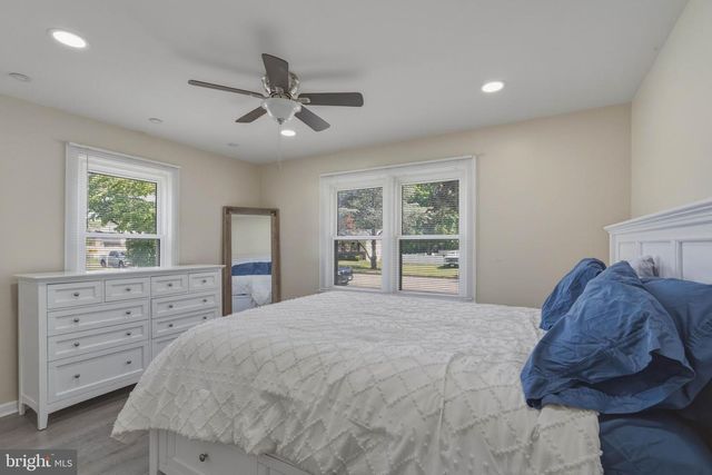 425 ERIE AVE, Penns Grove, NJ 08069
