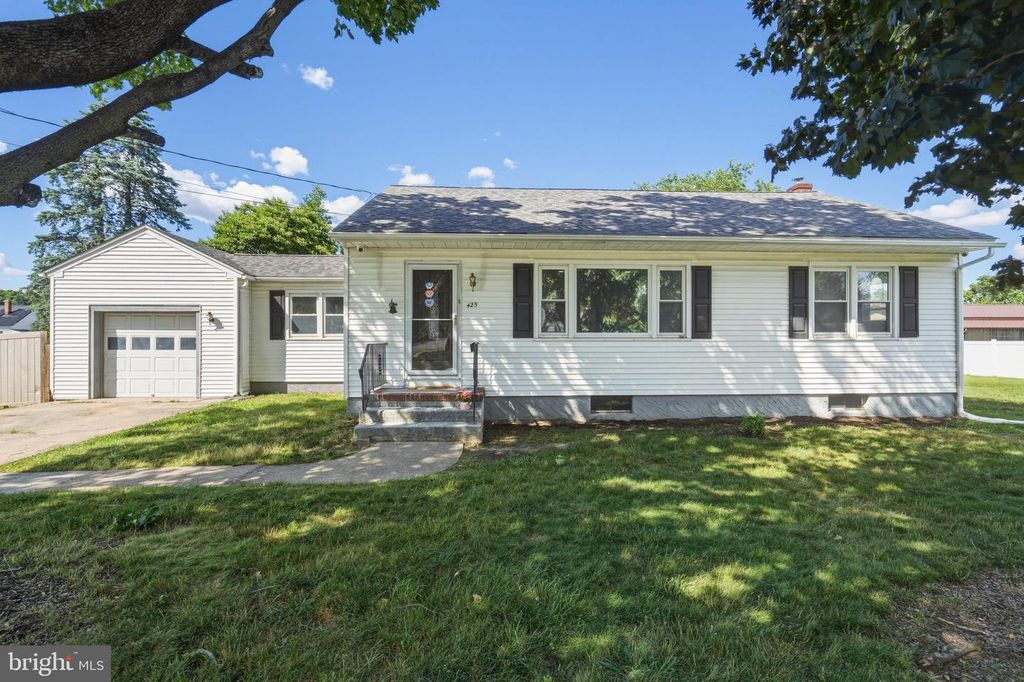 425 ERIE AVE, Penns Grove, NJ 08069