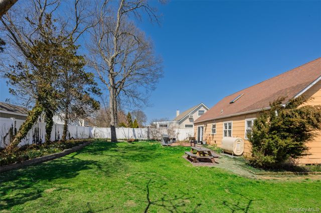 26 Allegheny Drive E, Farmingville, NY 11738