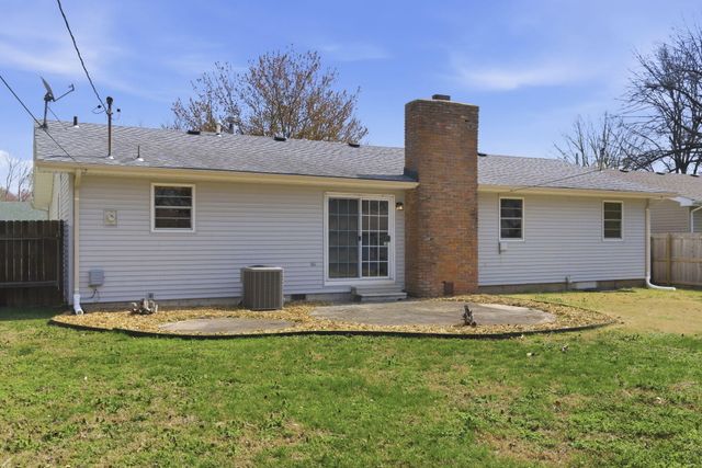 2449 S Westwood Avenue, Springfield, MO 65807