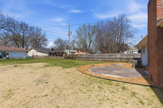 2449 S Westwood Avenue, Springfield, MO 65807