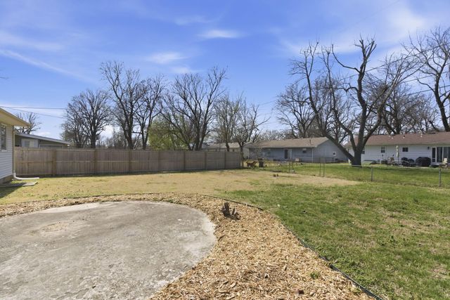 2449 S Westwood Avenue, Springfield, MO 65807