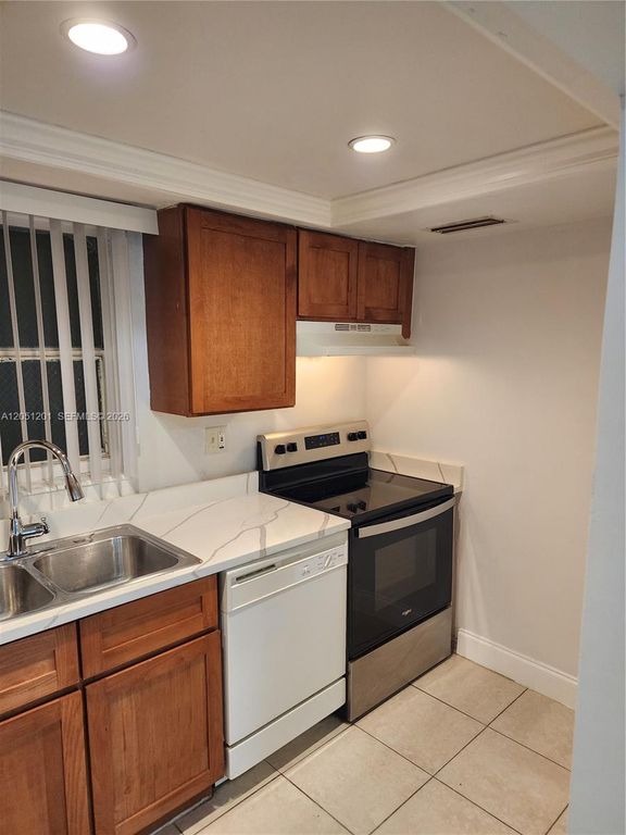 7410 SW 82nd St K110, Miami, FL 33143