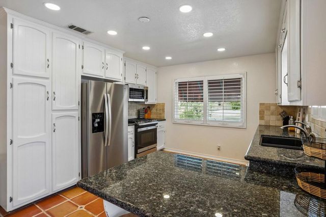 6817 Warren Vista Avenue, Yucca Valley, CA 92284