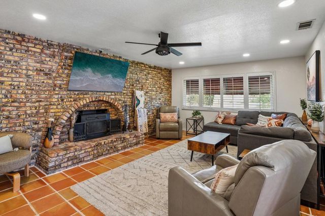 6817 Warren Vista Avenue, Yucca Valley, CA 92284