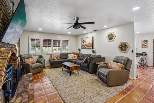 6817 Warren Vista Avenue, Yucca Valley, CA 92284