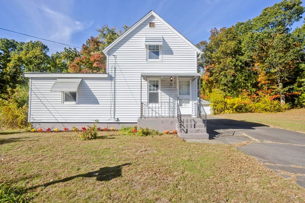 90 Anson St, Chicopee, MA 01020