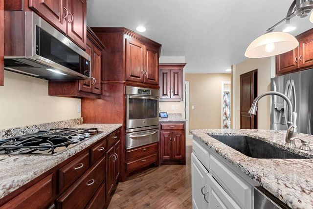 425 HILL HAVEN COURT, Little Suamico, WI 54141