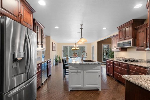 425 HILL HAVEN COURT, Little Suamico, WI 54141