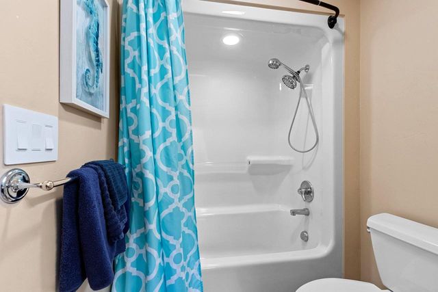 425 HILL HAVEN COURT, Little Suamico, WI 54141