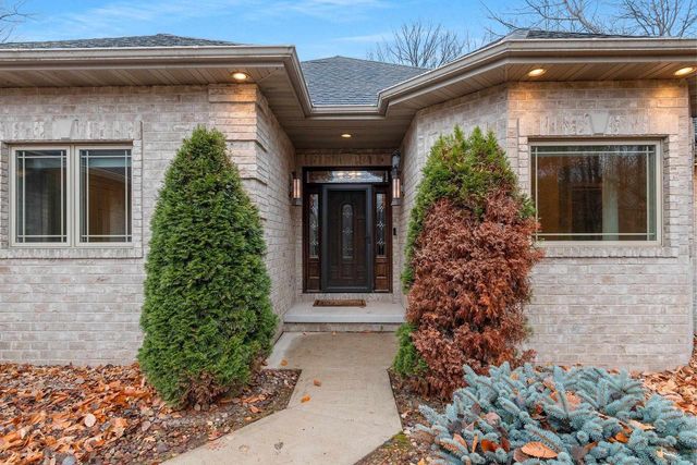 425 HILL HAVEN COURT, Little Suamico, WI 54141