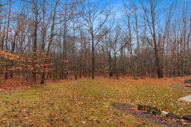 425 HILL HAVEN COURT, Little Suamico, WI 54141