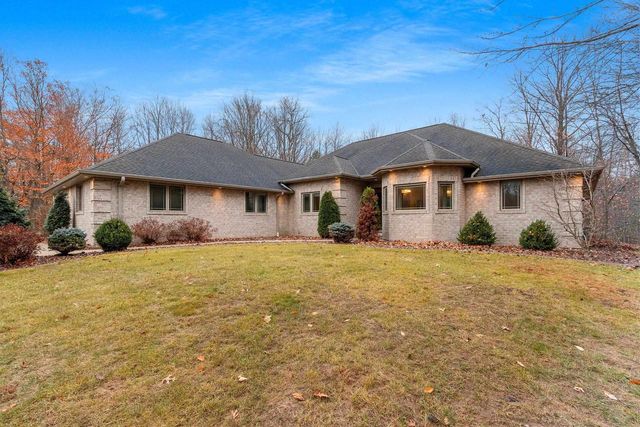 425 HILL HAVEN COURT, Little Suamico, WI 54141