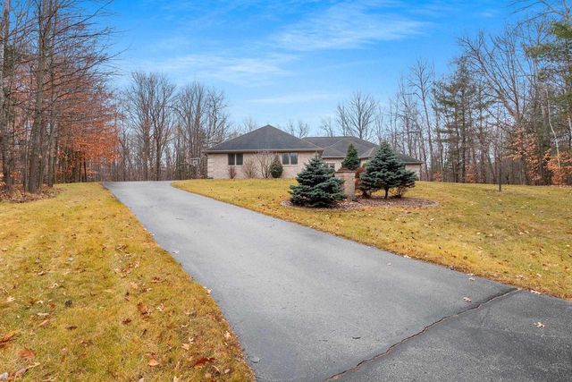 425 HILL HAVEN COURT, Little Suamico, WI 54141