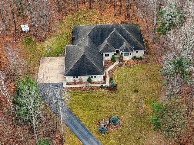 425 HILL HAVEN COURT, Little Suamico, WI 54141