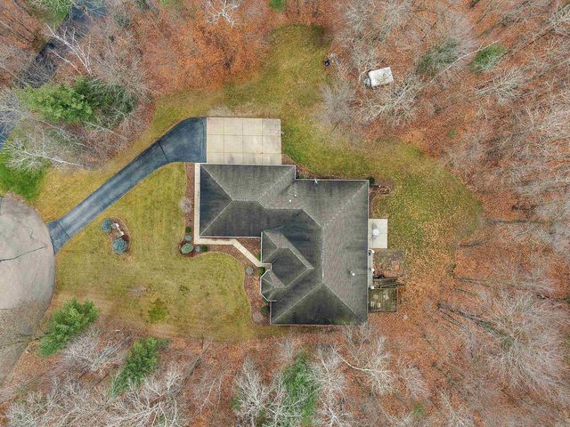 425 HILL HAVEN COURT, Little Suamico, WI 54141