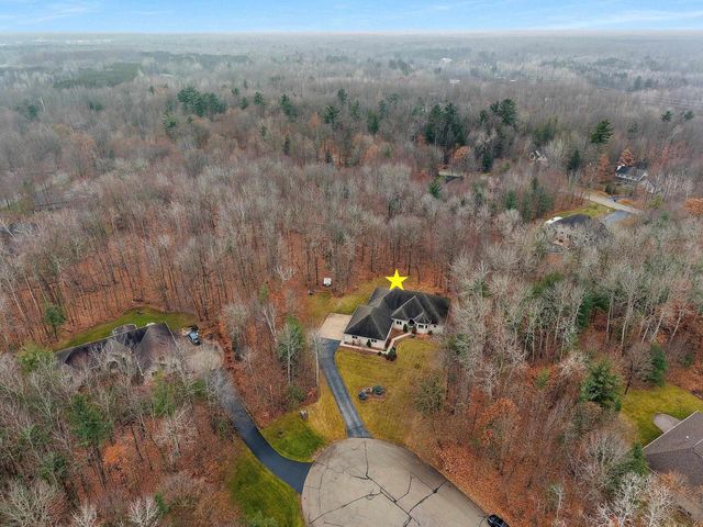 425 HILL HAVEN COURT, Little Suamico, WI 54141