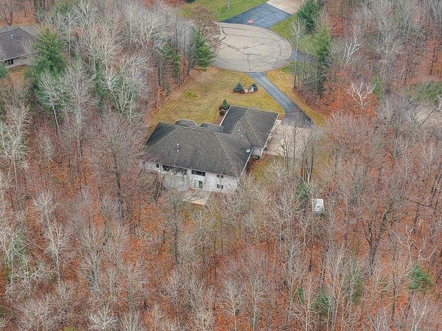 425 HILL HAVEN COURT, Little Suamico, WI 54141