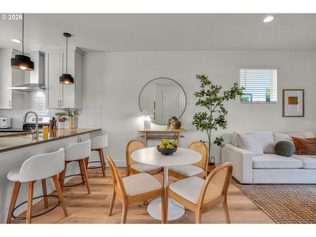 8432 E Burnside St, Portland, OR 97216