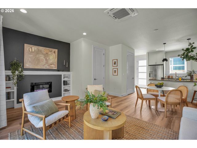 8432 E Burnside St, Portland, OR 97216