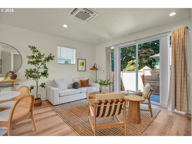 8432 E Burnside St, Portland, OR 97216