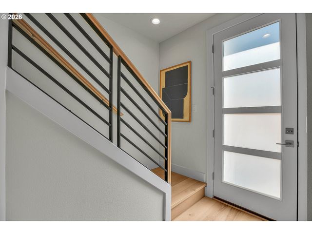 8432 E Burnside St, Portland, OR 97216