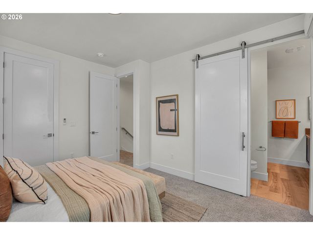 8432 E Burnside St, Portland, OR 97216