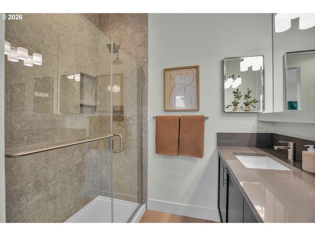 8432 E Burnside St, Portland, OR 97216