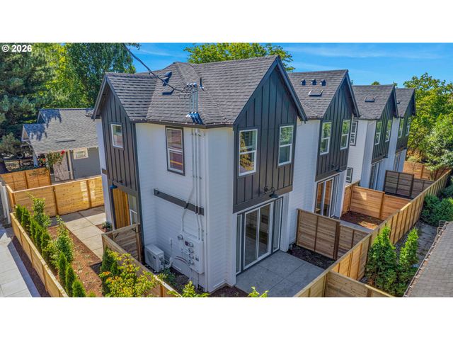 8432 E Burnside St, Portland, OR 97216
