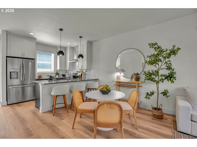 8432 E Burnside St, Portland, OR 97216