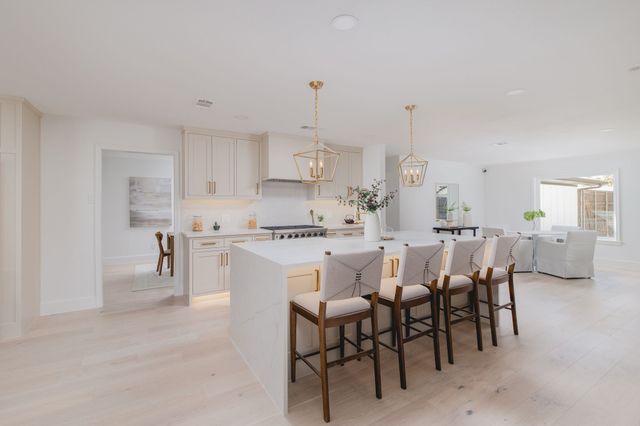 12151 Crestline Avenue, Dallas, TX 75244